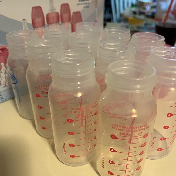Dr. Brown’s Other Dr Browns Bottles 1 4oz Bottles And 1 Formula Storage Container Poshmark